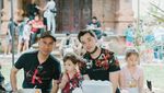 Gaya Keren Stefan William saat Makan Bareng Anak dan Sahabat
