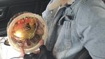 Gaya Keren Stefan William saat Makan Bareng Anak dan Sahabat