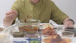 Gaya Keren Stefan William saat Makan Bareng Anak dan Sahabat