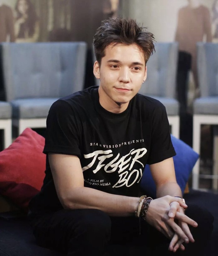 Gaya Keren Stefan William saat Makan Bareng Anak dan Sahabat