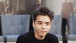 Gaya Keren Stefan William saat Makan Bareng Anak dan Sahabat