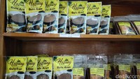 Gula semut Hariang mempunyai 5 varian rasa. Ada gula aren original, gula aren jahe merah, gula aren jahe kunyit, gula aren cair dan gula aren cetak. Produk dikemas ke dalam 250 gram, 500 gram, dan 1-25 kg.