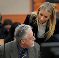 Saat diwawancara media, Terry menyampaikan apa yang dikatakan Gwyneth padanya. “Saya mendoakan yang baik untukmu, begitu kata Gwyneth seperti ditirukan Terry Sanderson. Foto: Getty Images/Pool