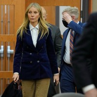 Atas kasus tabrakan itu, Gwyneth dituntut sebesar US$ 3,3 juta atau Rp 49,5 miliar untuk kerugian yang dialami Terry Sanderson. Sang aktris yang mengaku tidak bersalah mengajukan gugatan balik senilai US$ 1. Dia justru mengaku ditabrak Terry dari belakang. Foto: Getty Images/Pool