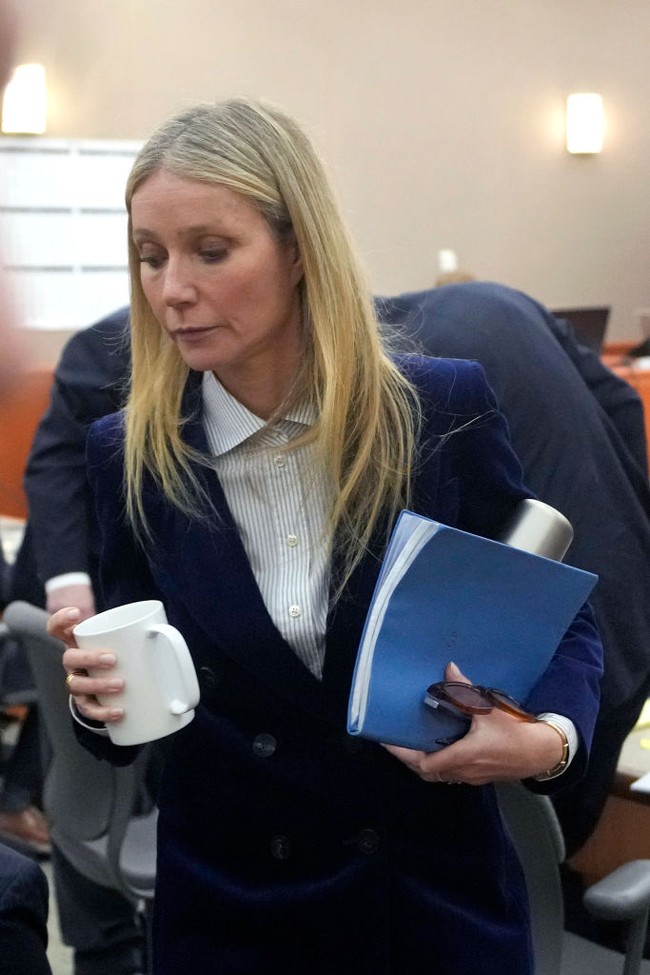 Gwyneth Paltrow menjalani sidang putusan kasus kecelakaan ski yang melibatkannya pada 30 Maret 2023 di Park City, Utah, Amerika Serikat. Foto: Getty Images/Pool