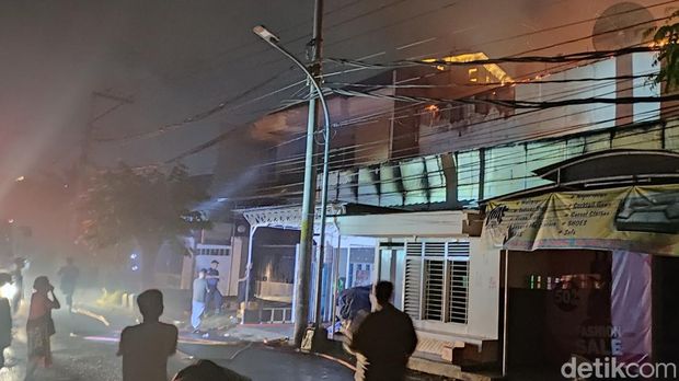 Kebakaran di Semarang, Sabtu (1/4/2023).