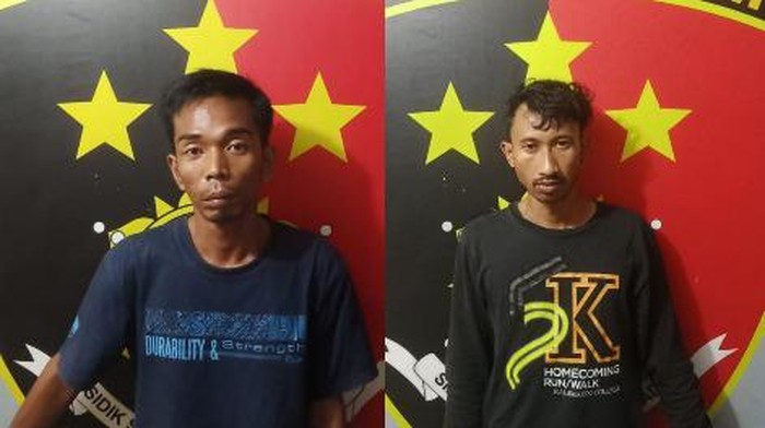 Kedua pelaku pembegalan sepeda motor pelajar diamankan di Polsek Indrapura. (Foto: Istimewa)