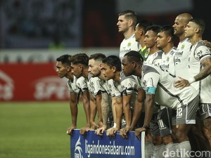 Persib Bandung yang Kecewa dan Berurai Air Mata