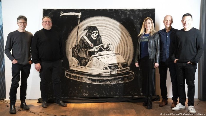 Lukisan Unik Karya Seniman Misterius Banksy Terjual Mahal