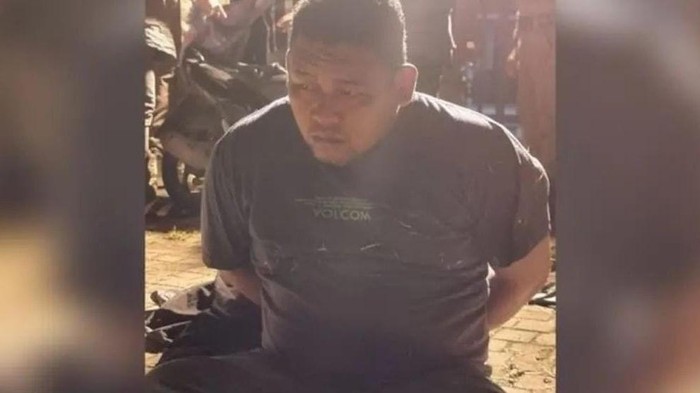 Residivis pencurian senjata api (senpi) berinisial H (28) di Makassar, Sulawesi Selatan (Sulsel) ditangkap usai kepergok membawa senpi curian.