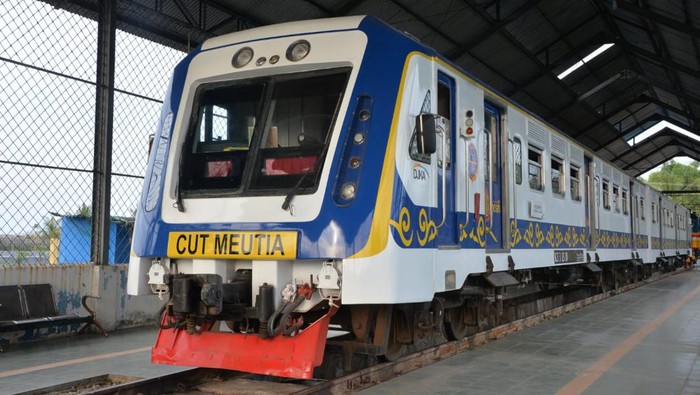 Menhub Budi Karya Sumadi mengecek perkembangan pembangunan jalur kereta api Lhokseumawe-Bireuen. Jalur ini bagian dari pembangunan Kereta Api Trans Sumatera. (dok Kemenhub)