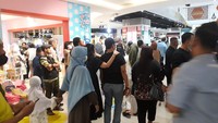 Midnight Sale! Transmart Cempaka Putih Langsung Diserbu Pengunjung