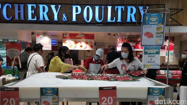 Momen Ramainya Midnight Sale di Transmart Central Park