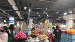 Momen Ramainya Midnight Sale di Transmart Central Park