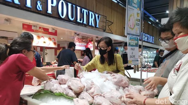 Midnight Sale, Transmart Central Park diserbu pengunjung