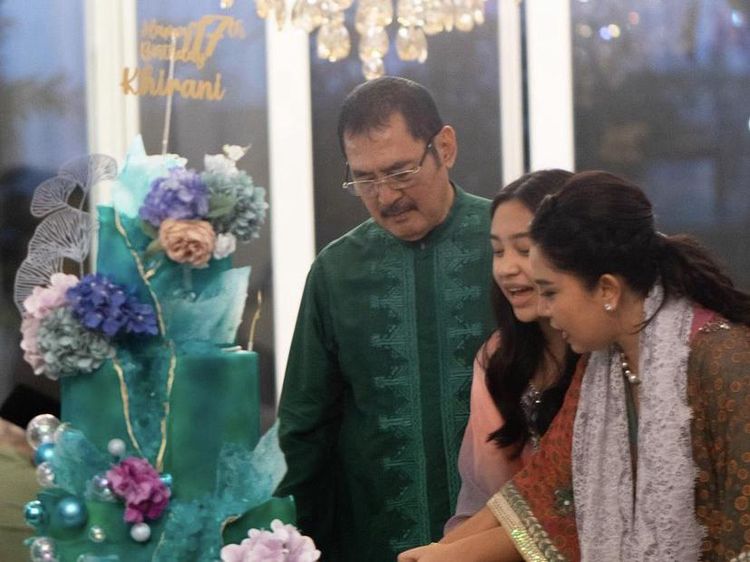 Momen Sweet Seventeen Khirani Putri Bambang Trihatmodjo yang Dipenuhi Cake Mewah