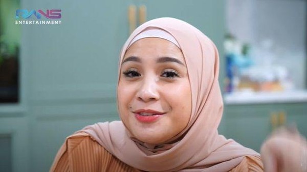 7 Potret Anggunnya Nagita Slavina Berhijab