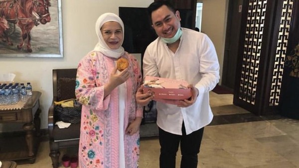 Gaya Seru Nassar Kulineran hingga Punya Usaha Donat yang Unik