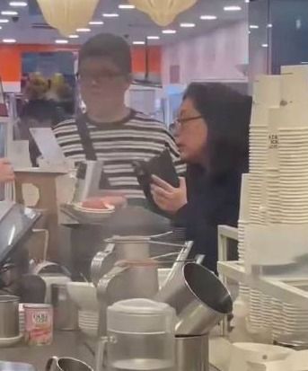 Kacau! Pelanggan Ini Ngamuk di Restoran Gegara Telurnya Belum Dikupas
