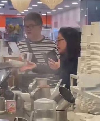 Kacau! Pelanggan Ini Ngamuk di Restoran Gegara Telurnya Belum Dikupas