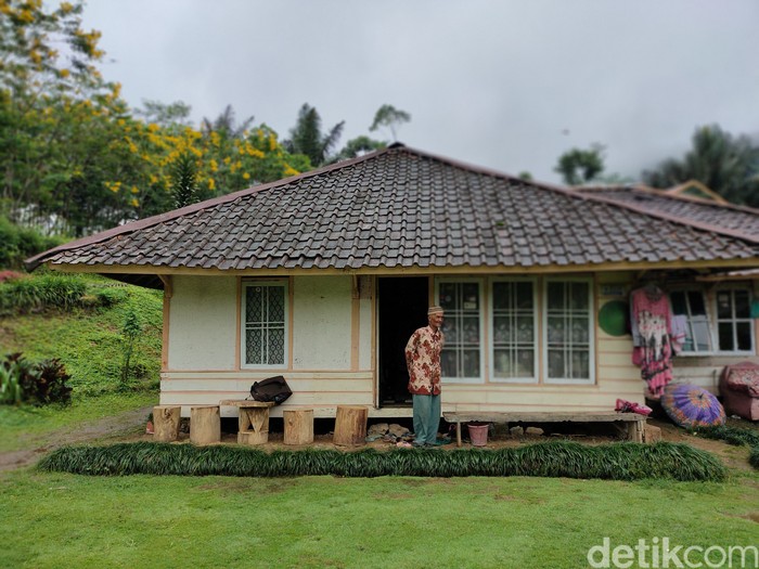 Pemandanan 'surga' di sekitar rumah Abah Jajang di Cianjur. Pemandanan 'surga' di sekitar rumah Abah Jajang di Cianjur.