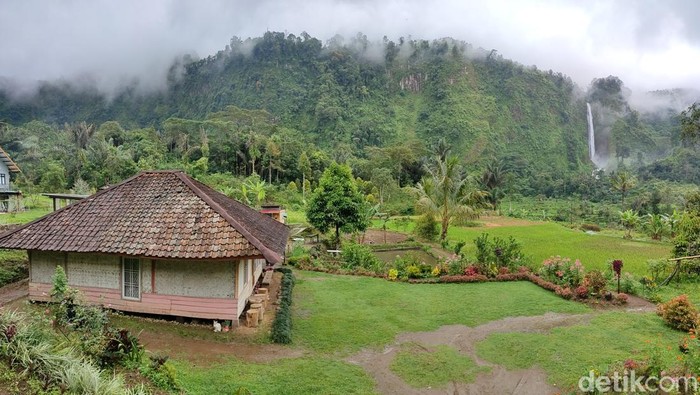 Pemandanan surga di sekitar rumah Abah Jajang di Cianjur.