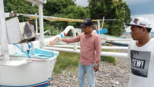 Mesin jukung raib di Pantai Mongmongan Karangasem.