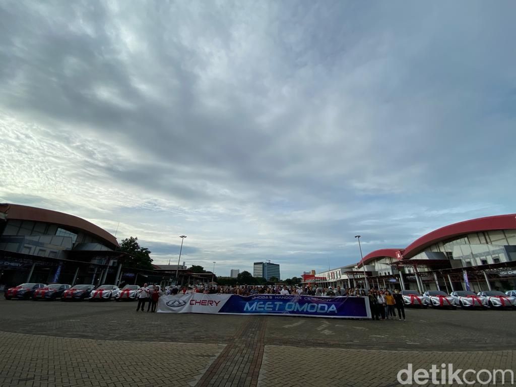 Penyerahan 100 unit pertama Chery Omoda 5 ke konsumen.