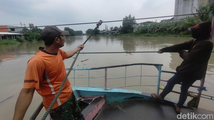 Perahu Tambang di Surabaya