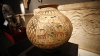 12 Benda purbakala ini berasal dari berbagai daerah di Türki seperti Burdur, Konya, Sanliurfa, Canakkale, Manisa dan Antalya akan dipamerkan di Museum Antalya setelah upacara 31 Maret dengan partisipasi dari Menteri Kebudayaan Turki Mehmet Nuri Ersoy. (Suleyman Elcin/Anadolu Agency via Getty Images)