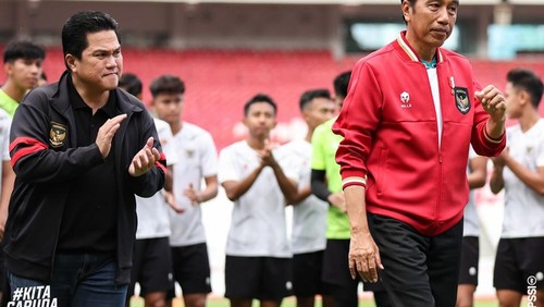 Presiden Jokowi menemui pemain Timnas U-20 di Stadion GBK. Jokowi memberikan semangat kepada Timnas U-20 setelah batal main di Piala Dunia U-20. (IG @pssi)