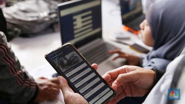 Program Angkutan Motor Gratis (Motis) 2023 diselenggarakan oleh pemerintah untuk para pemudik yang ingin mengirim sepeda motor secara gratis melalui moda kereta api. (CNBC Indonesia/Tias Budiarto))