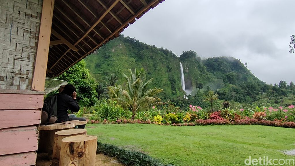 Rumah dengan pemandangan 'surga' di Cianjur.