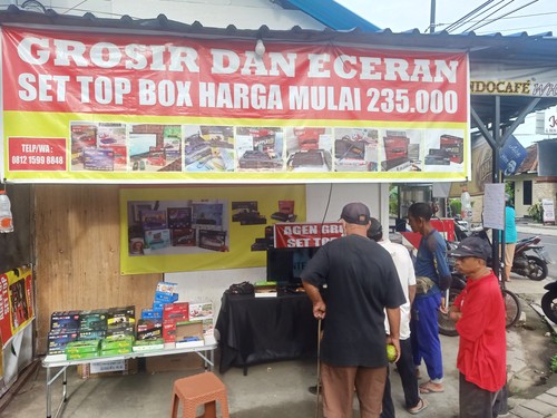 Salah satu lapak penjual STB musiman di selatan alun-alun Kota Negara, Kecamatan Negara, Kabupaten Jembrana, Sabtu (1/4/2023). (I Putu Adi Budiastrawan/detikBali)
