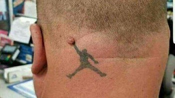 Tahi lalatnya jadi bola basket tato Air Jordan. Hmmm, gimana yah? Foto: Reddit