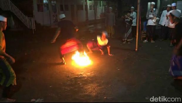 sepak bola api Probolinggo