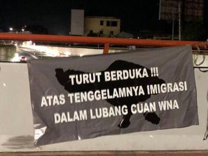 WNA Berulah di Bali, Imigrasi Dapat Kado Spanduk