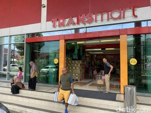 Beli Produk Elektronik di Transmart Midnight Sale! TV LED 50 Inch Diskon Rp 1,2 Juta