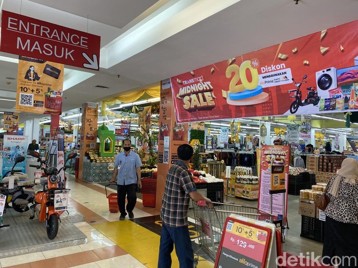 Suasana di Transmart Madiun menjelang Midnight Sale