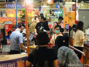 Sembako, TV LED dan Biskuit Laris Manis di Midnight Sale Transmart Surabaya