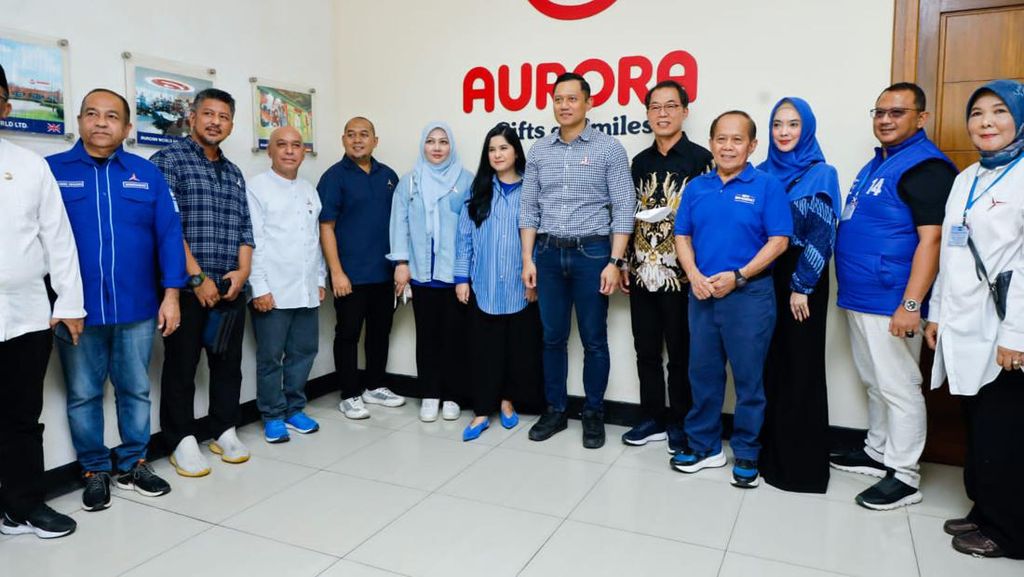 Syarief Hasan Dukung Peningkatan Ekspor Pabrik Boneka Aurora World