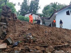 Tembok Sepanjang 50 Meter Ambrol, Sekolah di Trenggalek Rawan Longsor