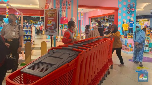 Transmart Cempaka Putih (CNBC Indonesia/Martya Rizki)