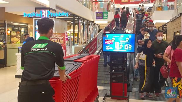 Transmart Cempaka Putih. (CNBC Indonesia/Martya Rizki)