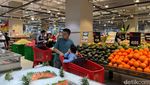 Detik-detik Midnight Sale Pukul 19.00! Pengunjung Serbu Transmart Kokas