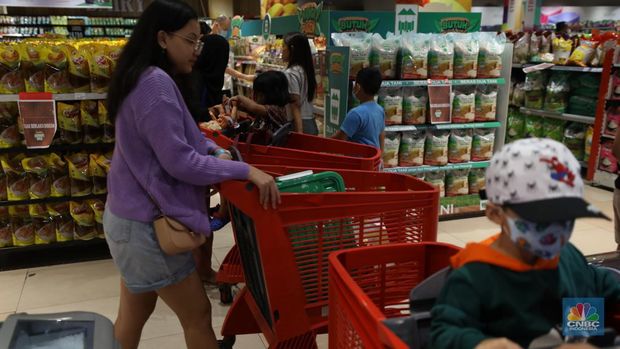 Transmart Midnight Sale (CNBC Indonesia/Tri Susillo)