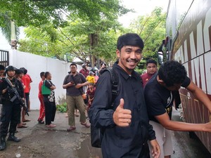 Wakil Kapten PSM M Arfan Disambut Suporter di Mes: Terima Kasih!