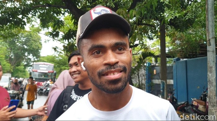 Winger PSM Makassar, Yakob Sayuri.