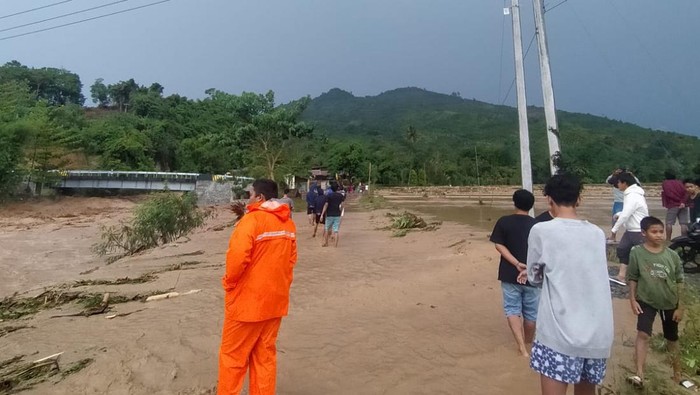 3 kecamatan di Luwu diterjang banjir imbang Sungai Suso meluap.