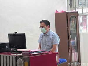Bos Judi Online Apin BK Simpan Uang Rp 5,3 M di Tangga Rumah, Jaksa Heran